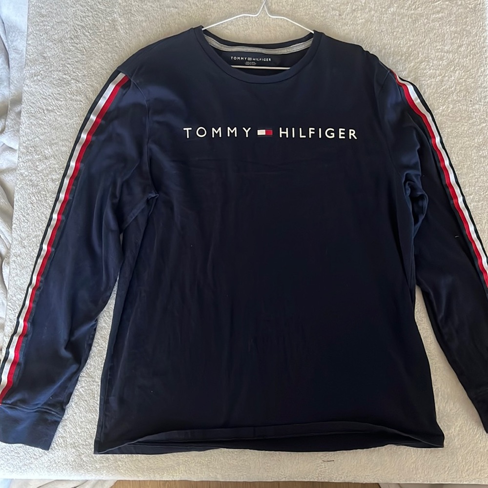 Long sleeve tee.